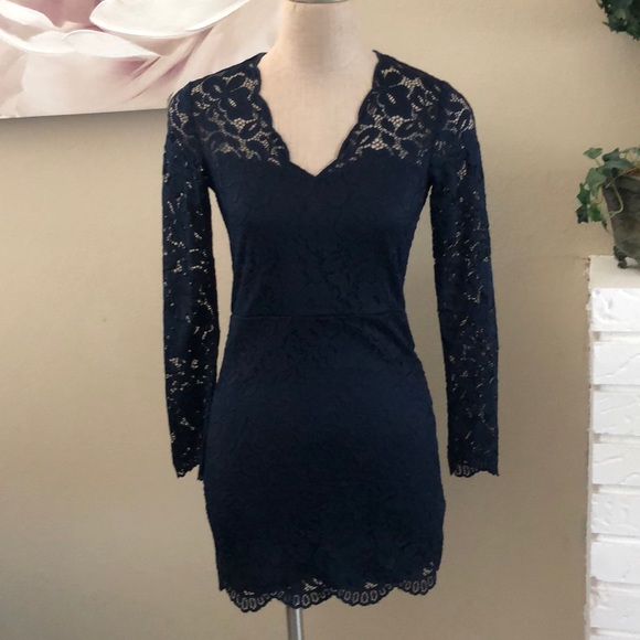 H&M navy blue lace v neck minidress - Picture 2 of 12